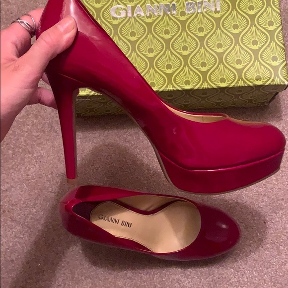 Red high heels - Gianni Bini - Picture 1 of 6